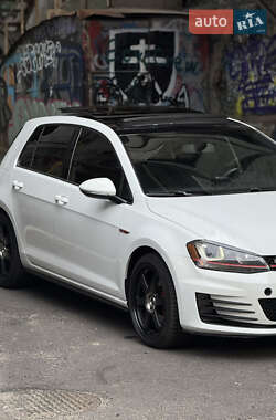 Хэтчбек Volkswagen Golf GTI 2014 в 