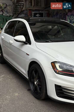 Хэтчбек Volkswagen Golf GTI 2014 в 
