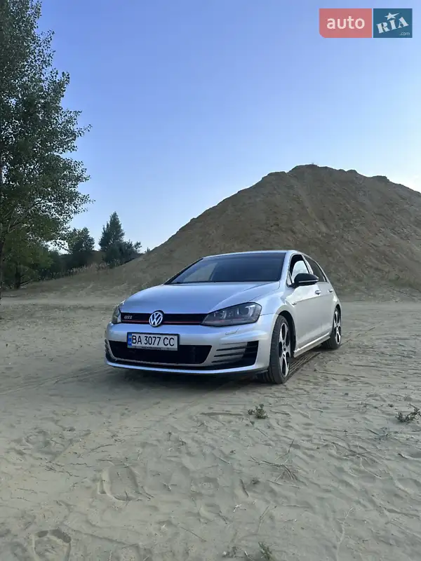Volkswagen Golf GTI