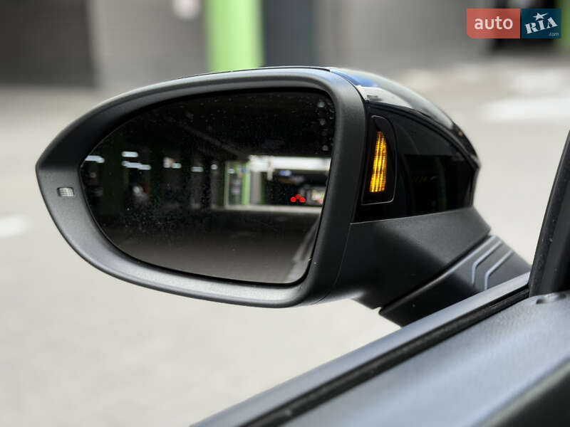 Хэтчбек Volkswagen Golf GTI 2021 в Киеве