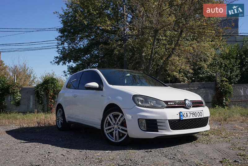 Volkswagen Golf GTI 2011