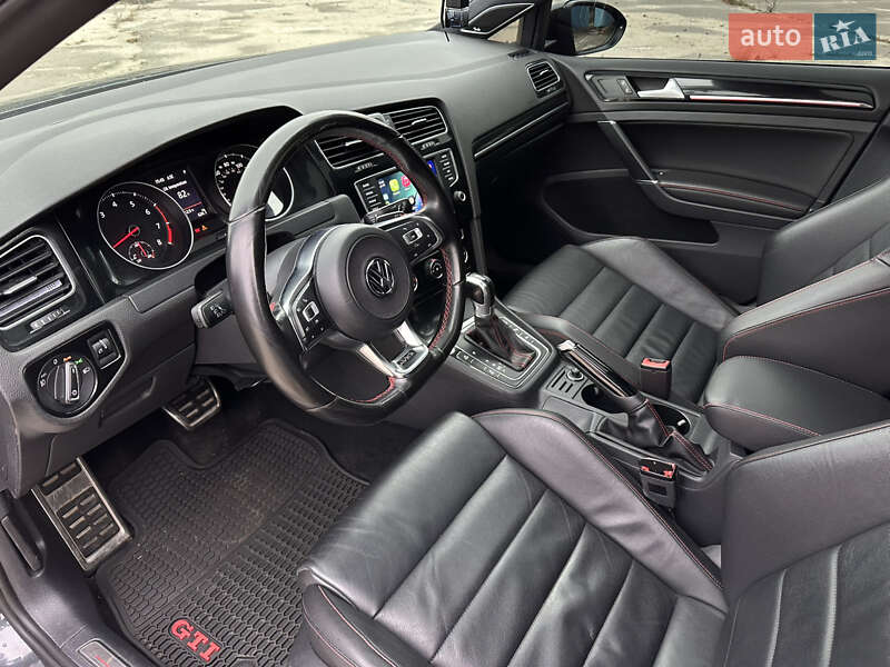 Хэтчбек Volkswagen Golf GTI 2017 в Киеве