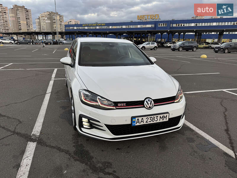 Хэтчбек Volkswagen Golf GTI 2019 в Киеве
