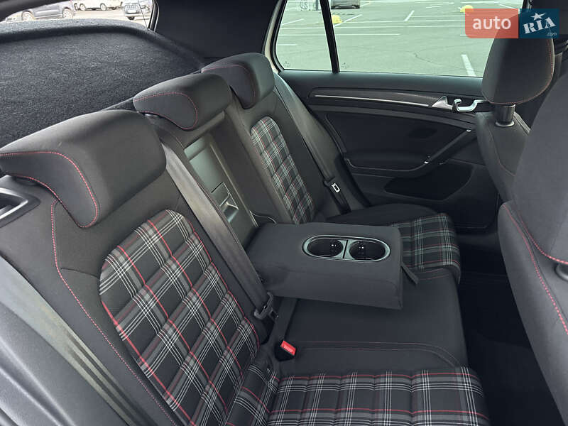 Хэтчбек Volkswagen Golf GTI 2019 в Киеве