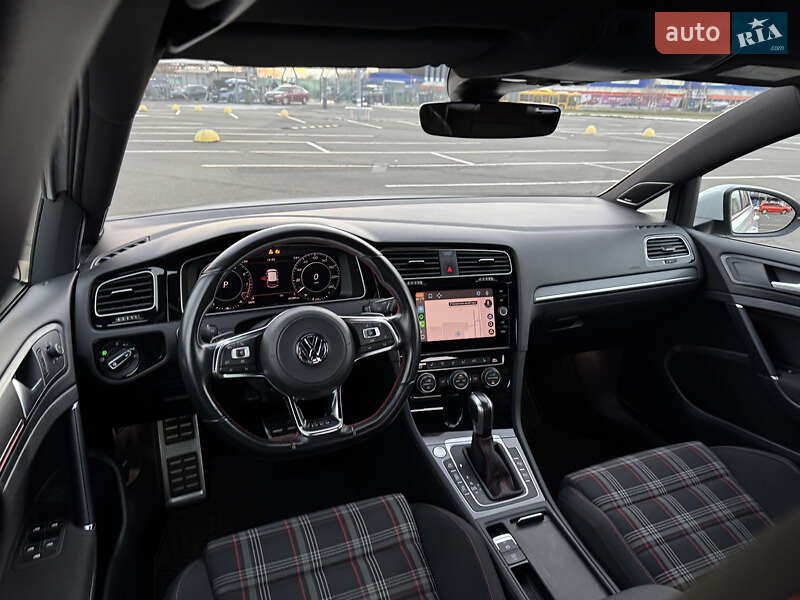 Хэтчбек Volkswagen Golf GTI 2019 в Киеве