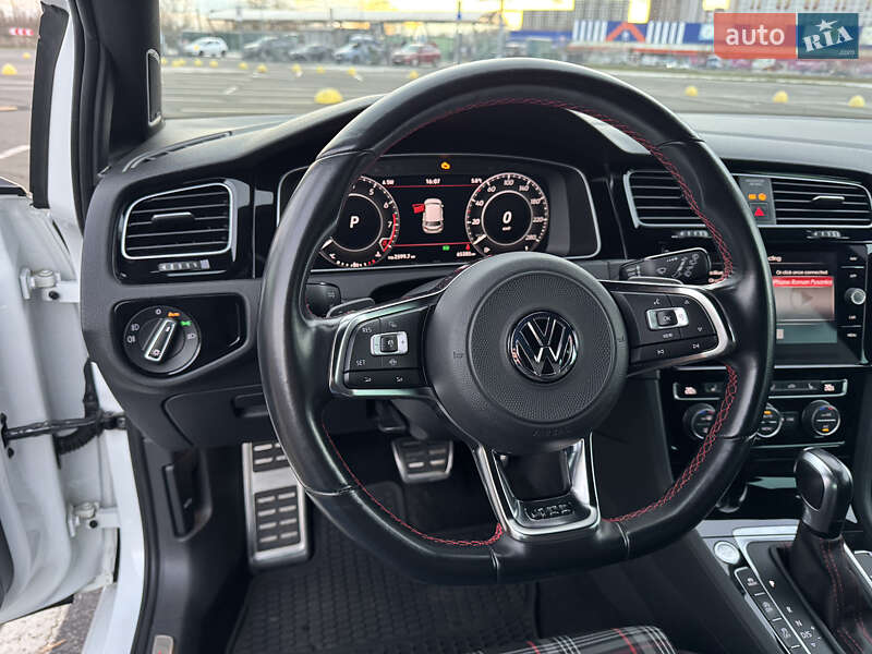 Хэтчбек Volkswagen Golf GTI 2019 в Киеве