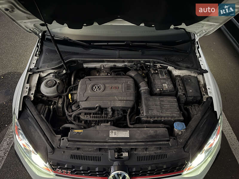 Хэтчбек Volkswagen Golf GTI 2019 в Киеве