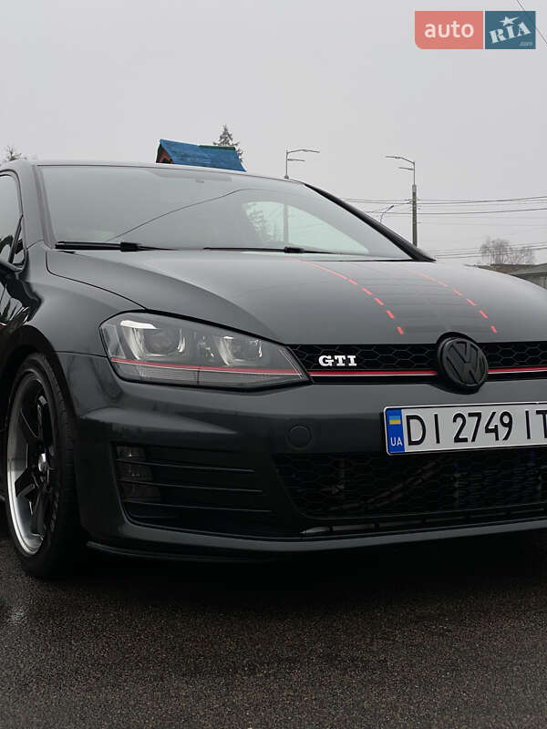 Хэтчбек Volkswagen Golf GTI 2015 в Киеве