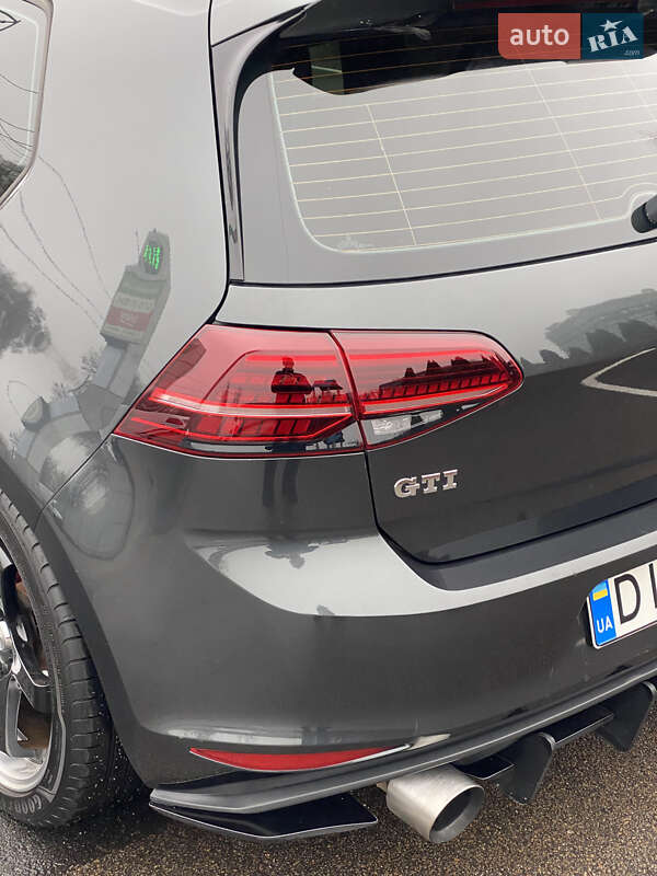 Хэтчбек Volkswagen Golf GTI 2015 в Киеве