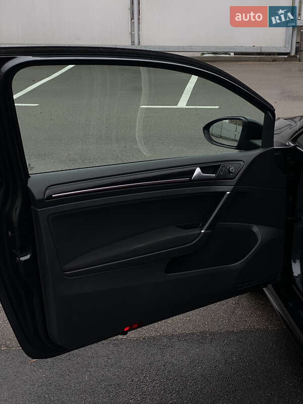 Хэтчбек Volkswagen Golf GTI 2015 в Киеве