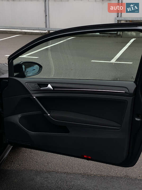 Хэтчбек Volkswagen Golf GTI 2015 в Киеве