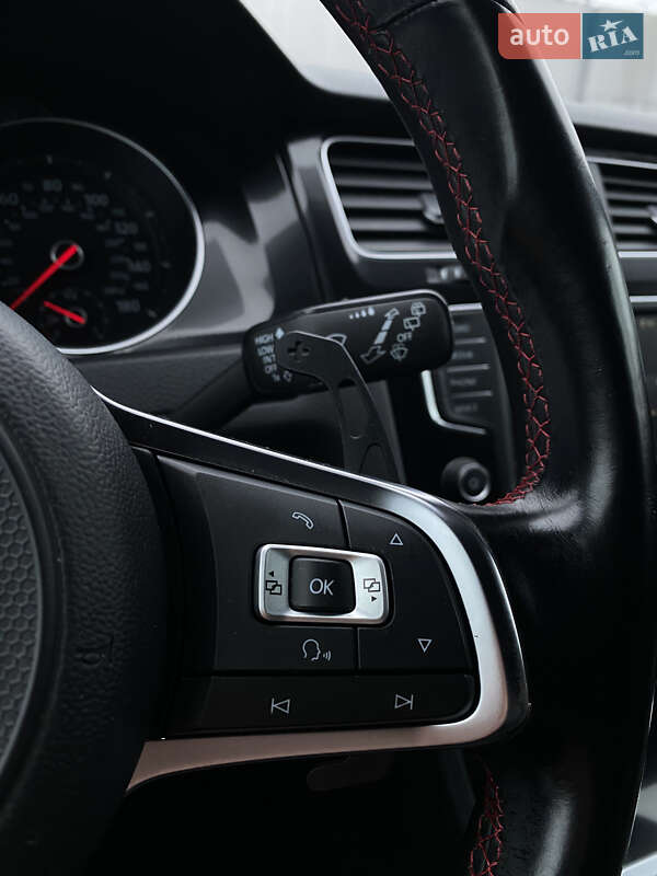 Хэтчбек Volkswagen Golf GTI 2015 в Киеве