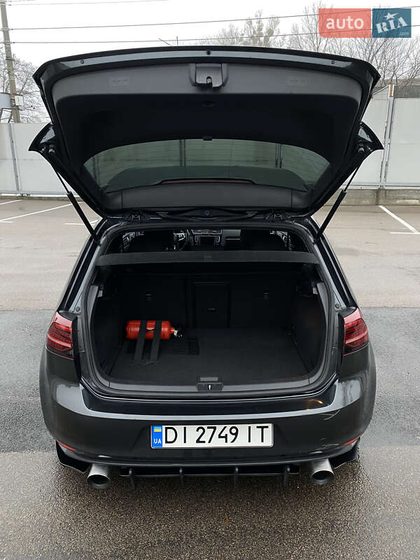 Хэтчбек Volkswagen Golf GTI 2015 в Киеве