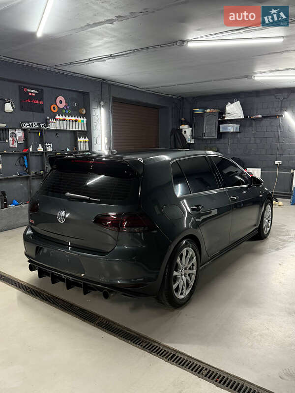 Хэтчбек Volkswagen Golf GTI 2016 в Киеве