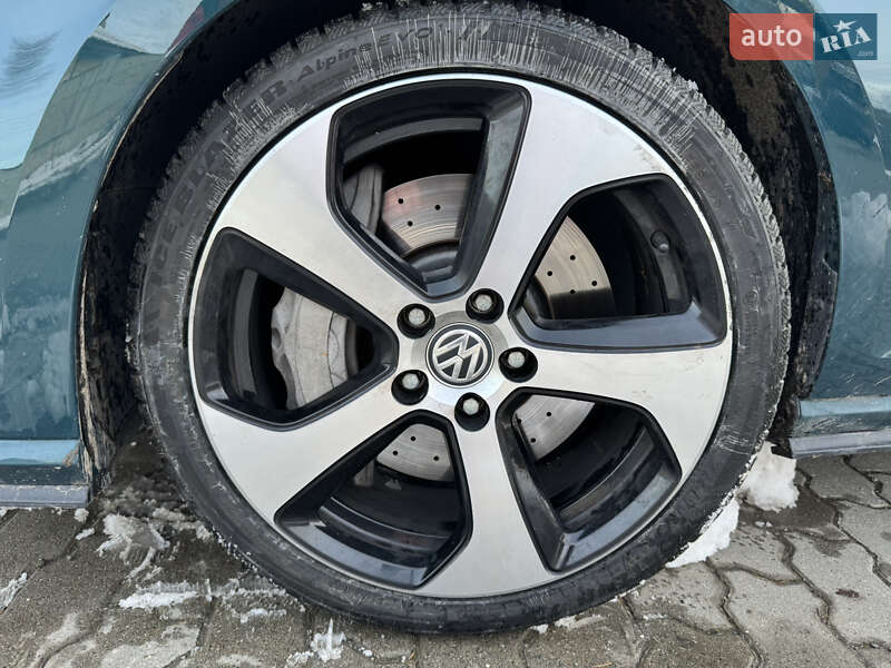 Хэтчбек Volkswagen Golf GTI 2018 в Львове