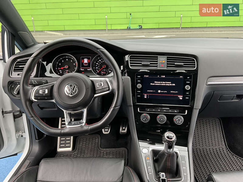 Хэтчбек Volkswagen Golf GTI 2020 в Киеве