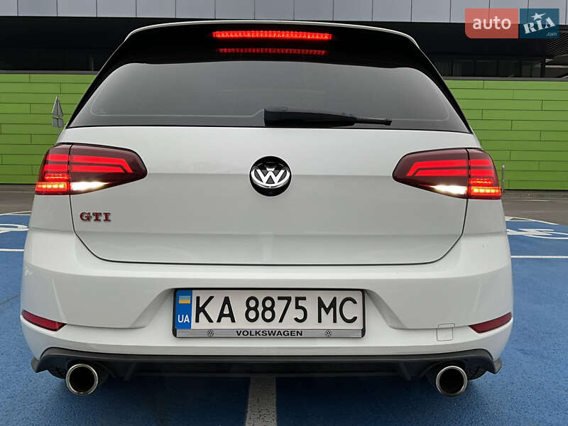 Хэтчбек Volkswagen Golf GTI 2020 в Киеве