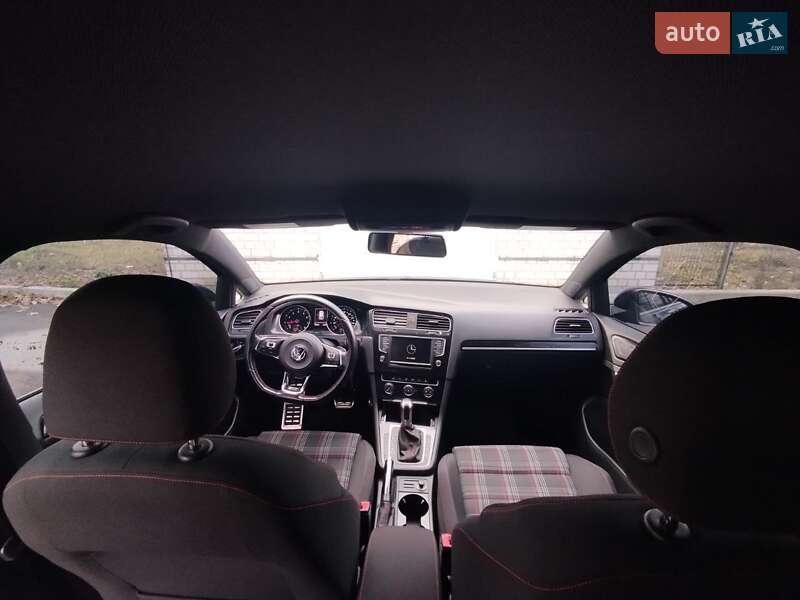 Хэтчбек Volkswagen Golf GTI 2016 в Киеве фото 21 Хэтчбек Volkswagen Golf GTI 2016 в Киеве