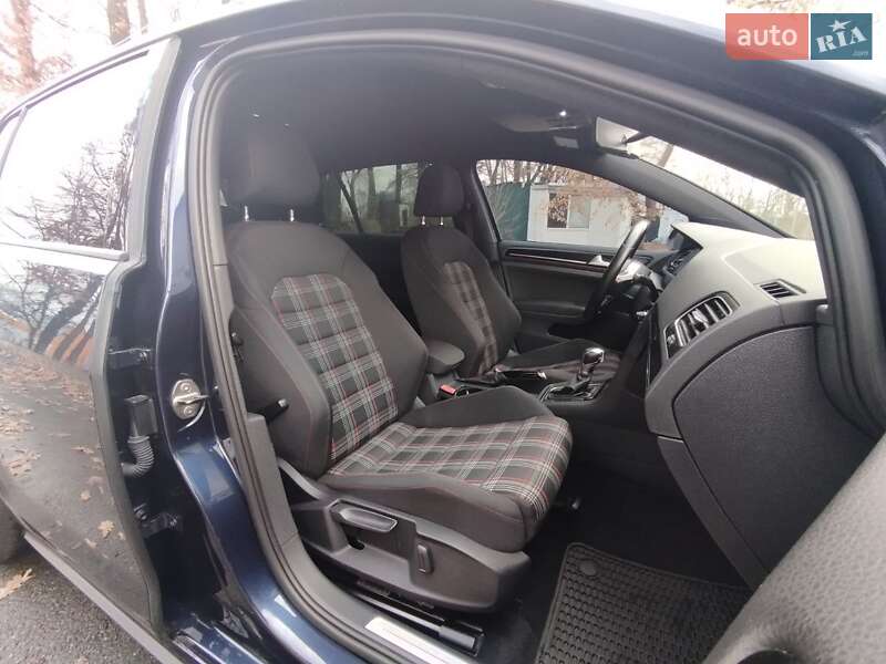 Хэтчбек Volkswagen Golf GTI 2016 в Киеве фото 25 Хэтчбек Volkswagen Golf GTI 2016 в Киеве