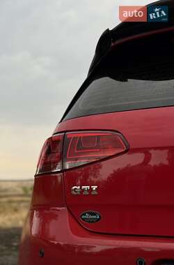 Хэтчбек Volkswagen Golf GTI 2015 в Киеве
