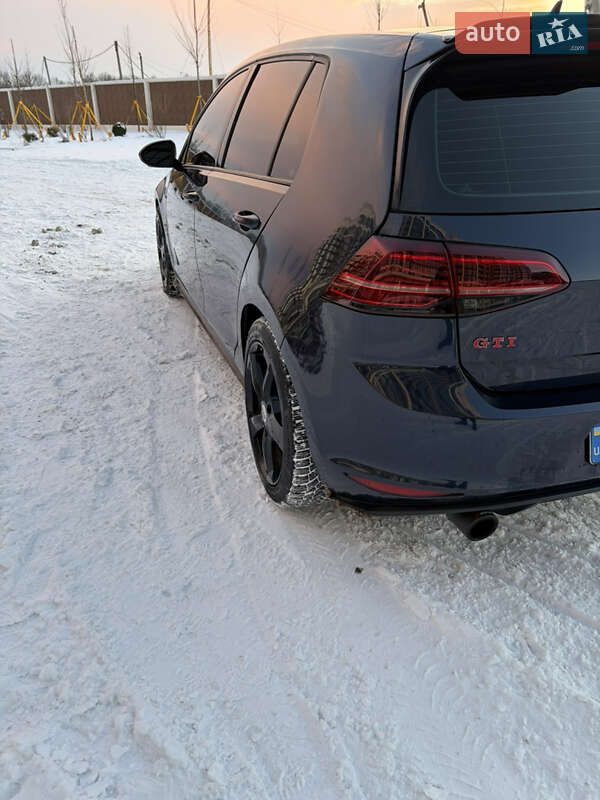 Хэтчбек Volkswagen Golf GTI 2017 в Киеве