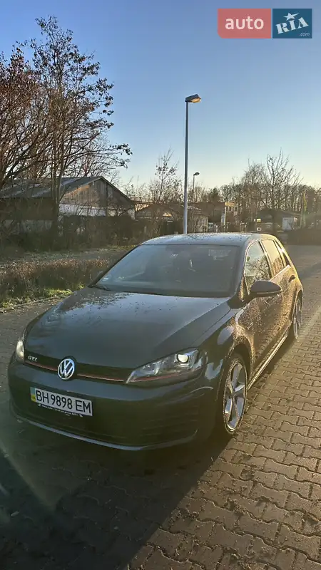 Volkswagen Golf GTI