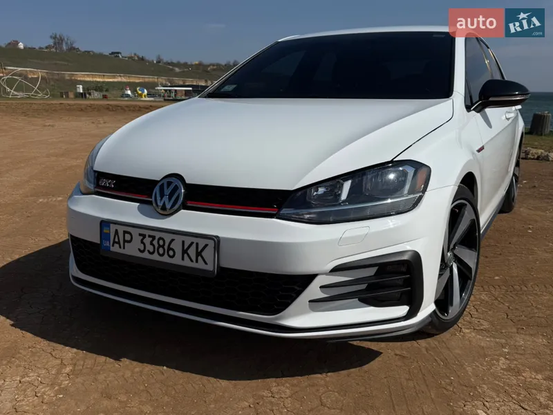 Volkswagen Golf GTI