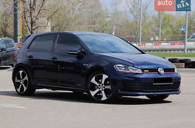 Хэтчбек Volkswagen Golf GTI 2016 в Киеве