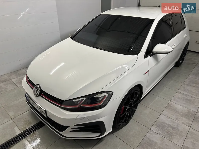 Volkswagen Golf GTI