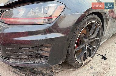 Хэтчбек Volkswagen Golf GTI 2015 в Киеве