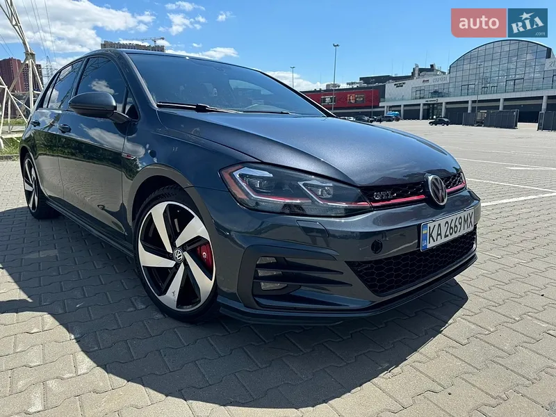 Volkswagen Golf GTI