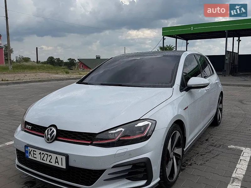 Volkswagen Golf GTI