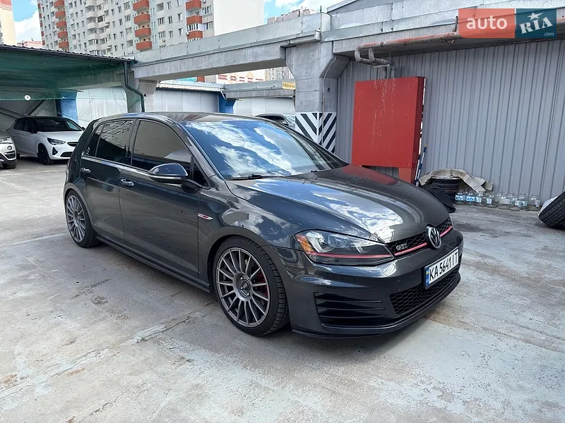 Volkswagen Golf GTI
