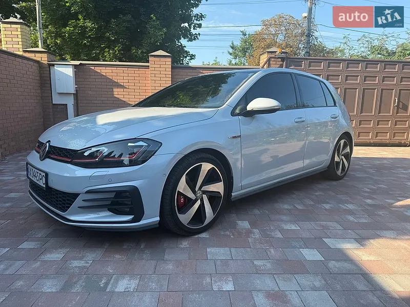 Volkswagen Golf GTI