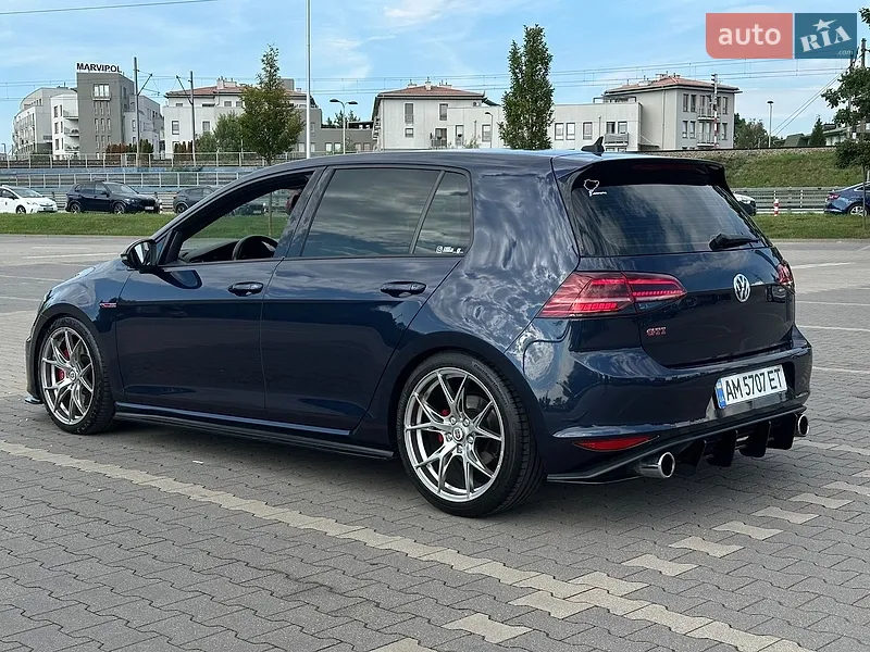 Volkswagen Golf GTI