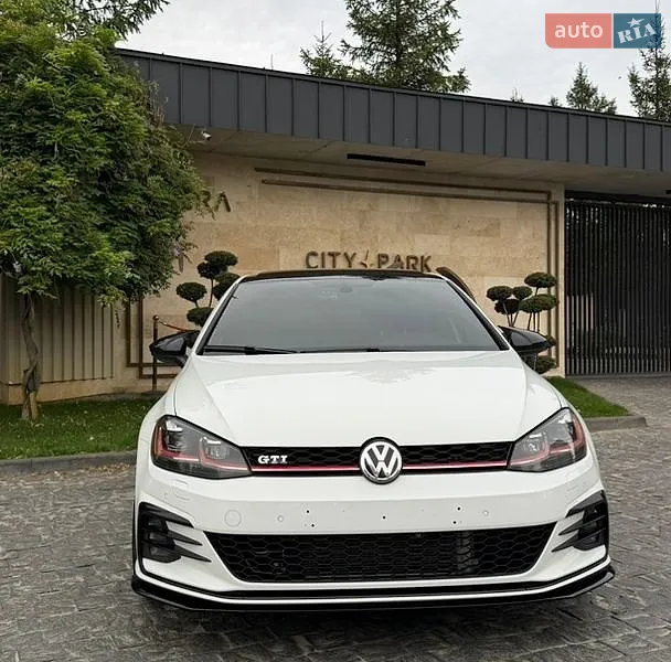 Volkswagen Golf GTI