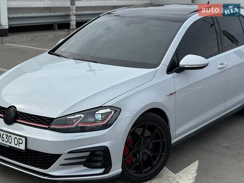 Volkswagen Golf GTI