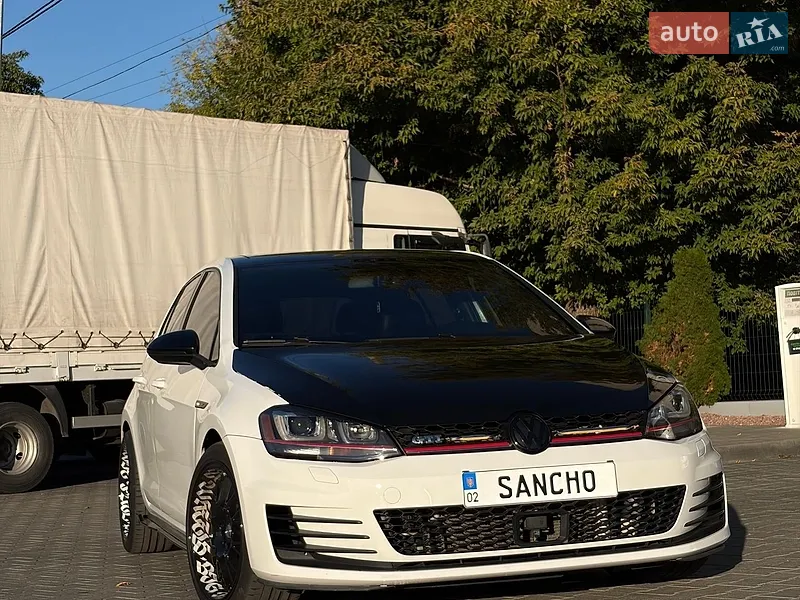 Volkswagen Golf GTI