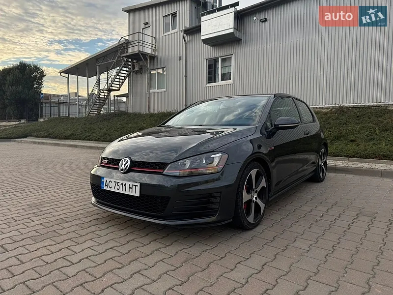 Volkswagen Golf GTI
