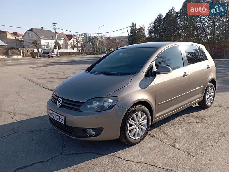 Хетчбек Volkswagen Golf Plus 2010 в Ужгороді