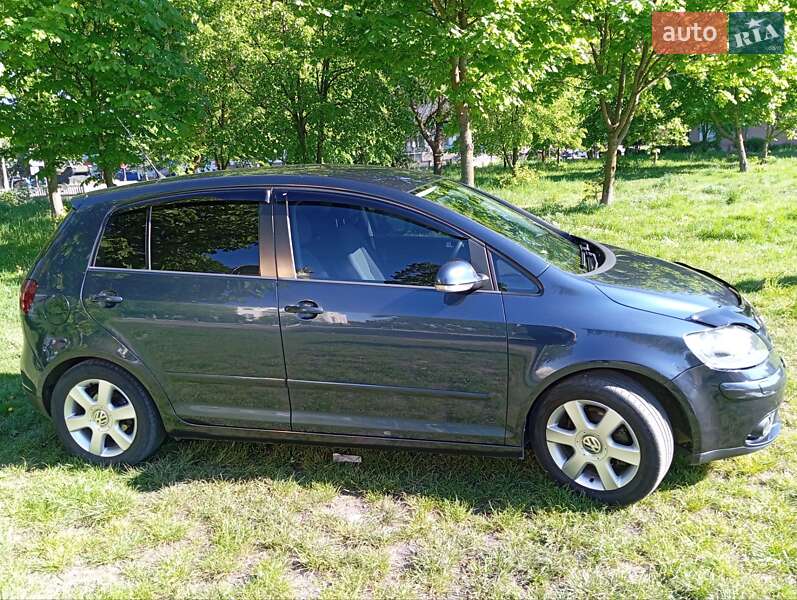 Хетчбек Volkswagen Golf Plus 2007 в Сарнах