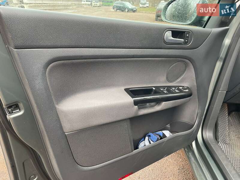 Хетчбек Volkswagen Golf Plus 2005 в Черкасах фото 8 Хетчбек Volkswagen Golf Plus 2005 в Черкасах