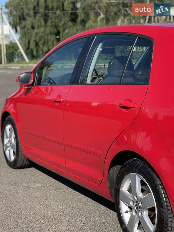 Хэтчбек Volkswagen Golf Plus 2011 в Владимире