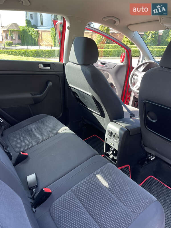 Хэтчбек Volkswagen Golf Plus 2011 в Владимире