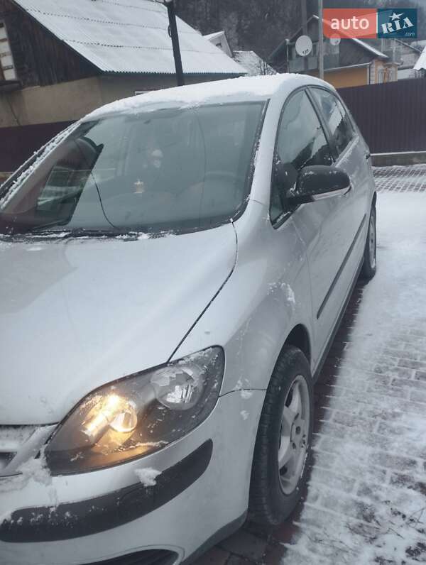 Хэтчбек Volkswagen Golf Plus 2008 в Рахове