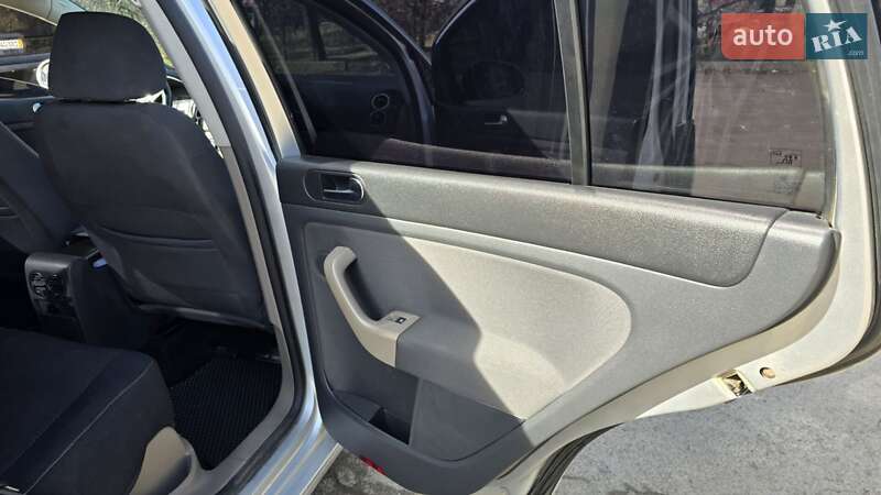 Хетчбек Volkswagen Golf Plus 2010 в Рівному фото 10 Хетчбек Volkswagen Golf Plus 2010 в Рівному