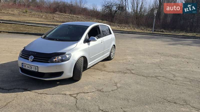 Хэтчбек Volkswagen Golf Plus 2010 в 