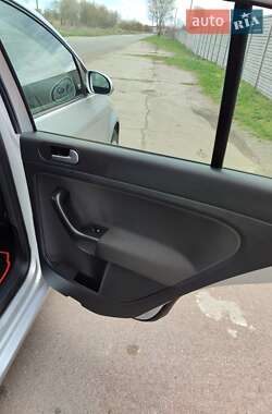 Хэтчбек Volkswagen Golf Plus 2009 в 