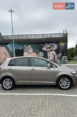 Хетчбек Volkswagen Golf Plus 2010 в 