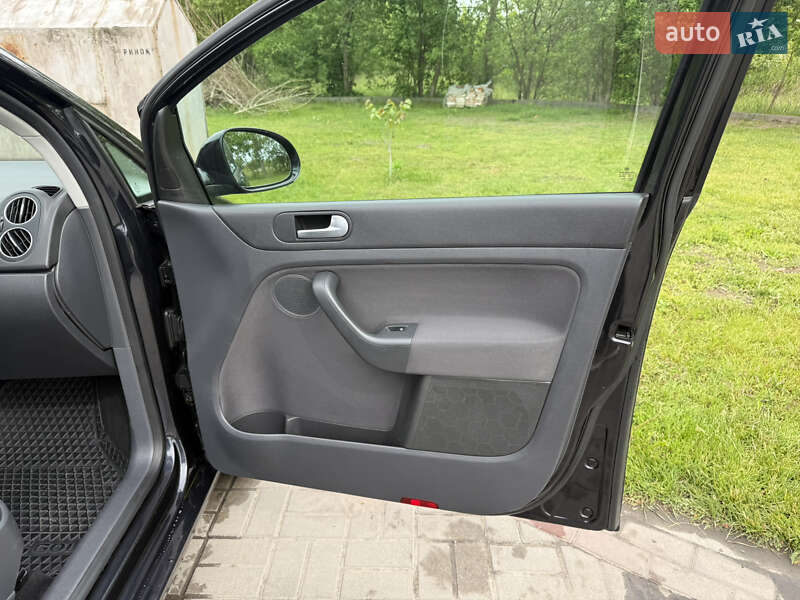 Хэтчбек Volkswagen Golf Plus 2006 в Нововолынске